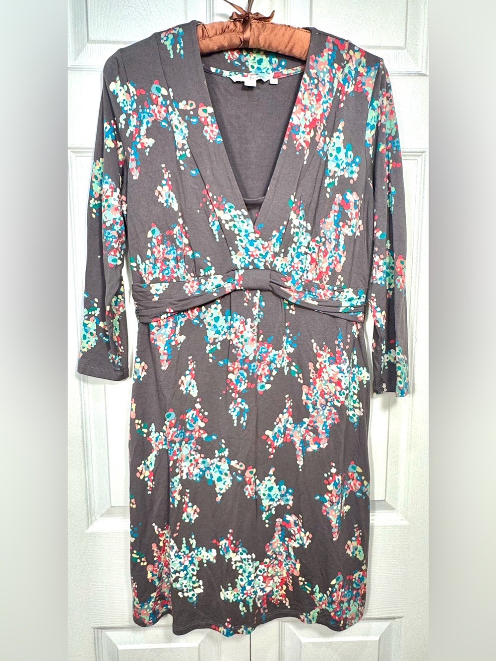 BODEN Jersey V Neck Dress in Cocoa with Bright Floral Design US 10R